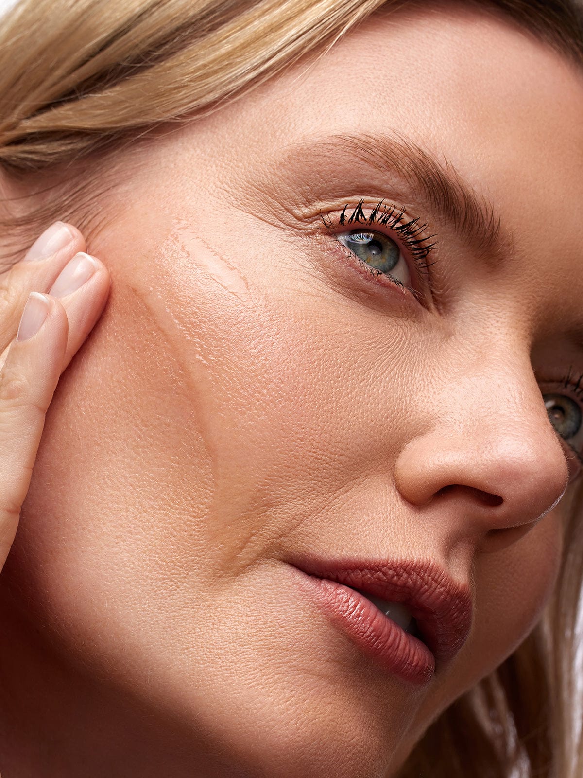 DRMTLGY Needle-less Serum - ujędrniające serum przeciwzmarszczkowe z peptydami i kwasem hialuronowym 30 ml