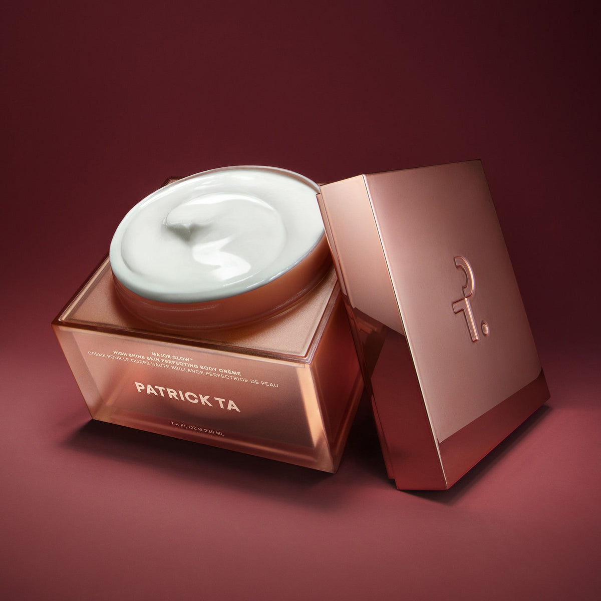 Patrick Ta Major Glow High Shine Skin Perfecting Body Crème 220 ml - otwarty słoik z białym kremem i pokrywka | Ellemania