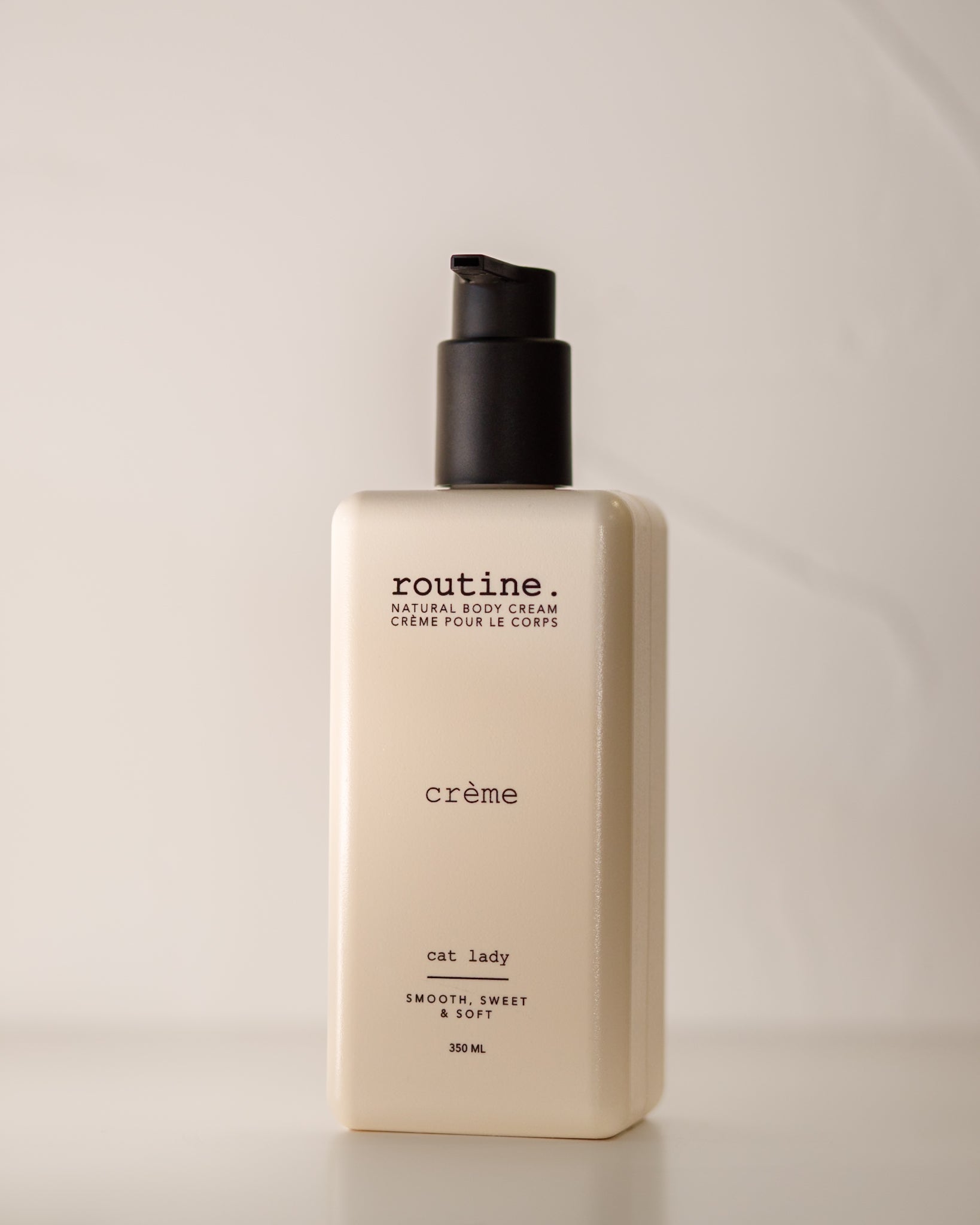 Routine Natural Beauty Moisturizing Body Cream - nawilżający krem do ciała z masłem shea i olejem żurawinowym 350 ml