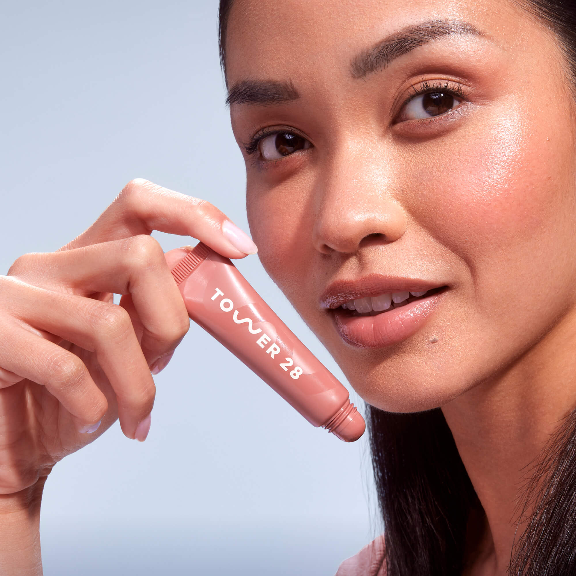 Tower 28 Beauty LipSoftie Tinted Lip Treatment - nawilżający balsam do ust z delikatnym kolorem 11 g