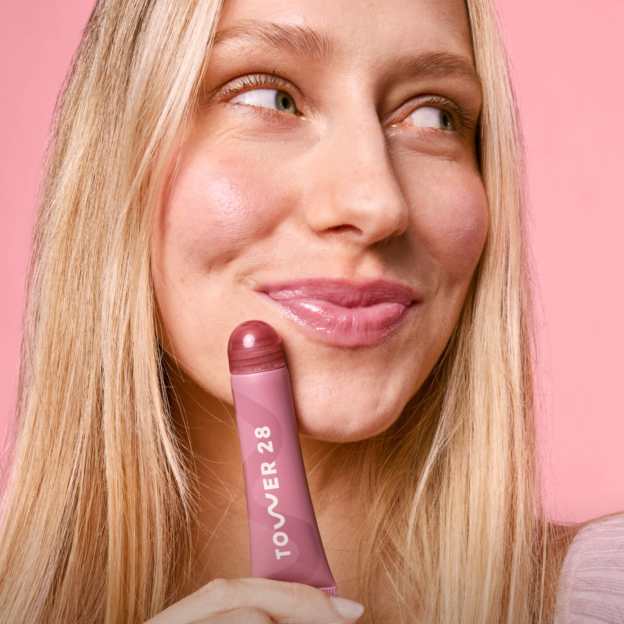 Tower 28 Beauty LipSoftie Tinted Lip Treatment - nawilżający balsam do ust z delikatnym kolorem 11 g