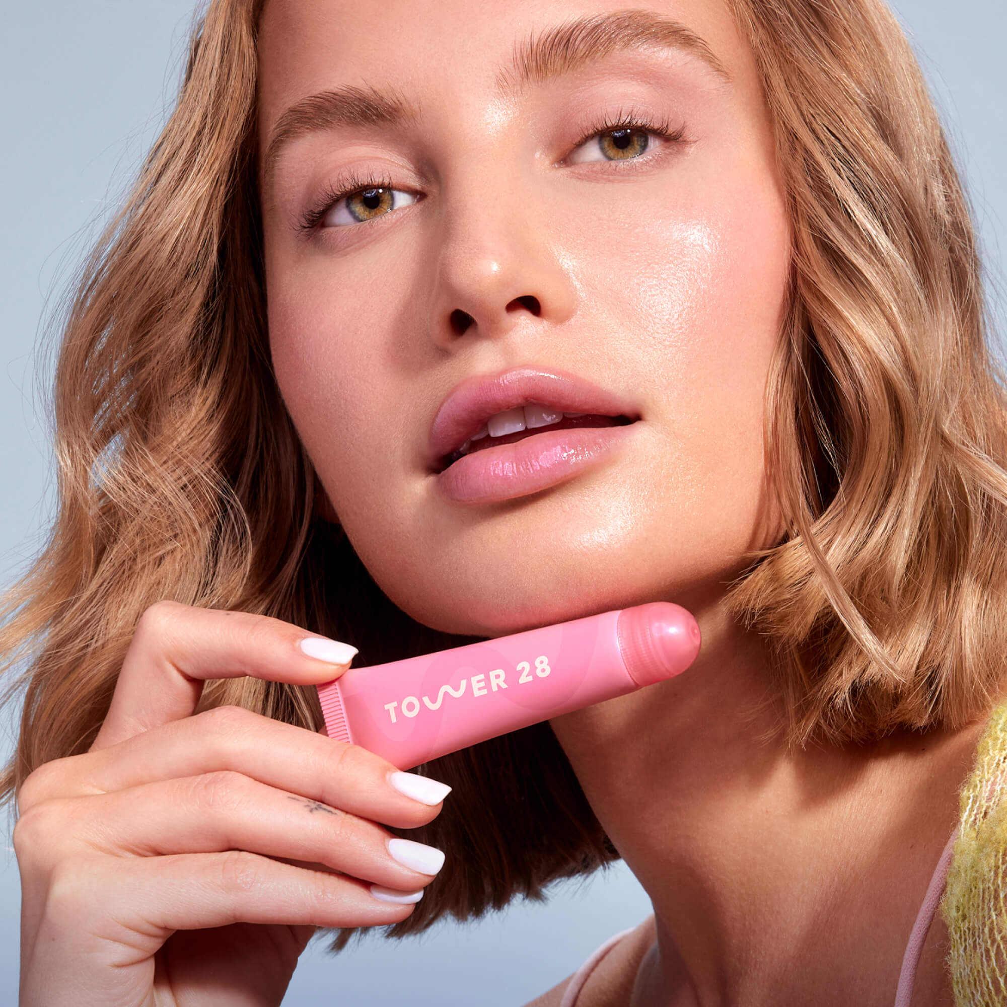 Tower 28 Beauty LipSoftie Tinted Lip Treatment - nawilżający balsam do ust z delikatnym kolorem 11 g