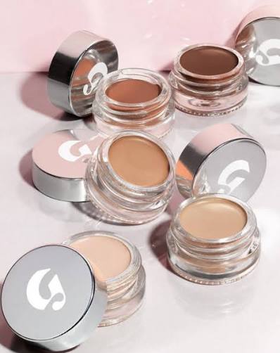 Glossier Stretch Balm Concealer - korektor z naturalnym dewy kryciem 4.8 g