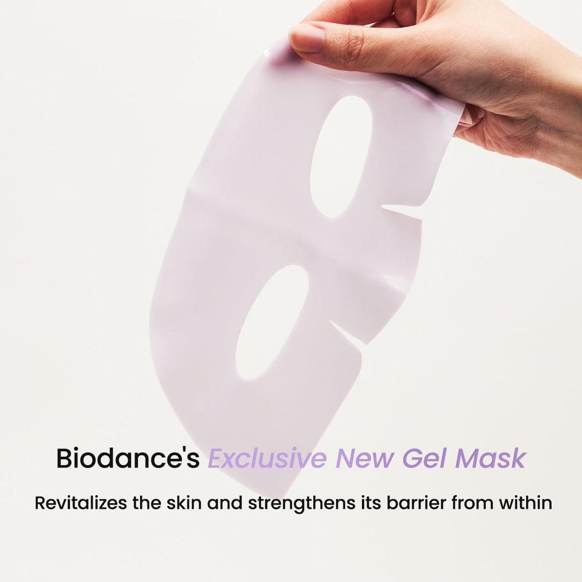 Biodance Rejuvenating Caviar PDRN Real Deep Mask - dłoń z płachtą hydrożelowej maski | Ellemania
