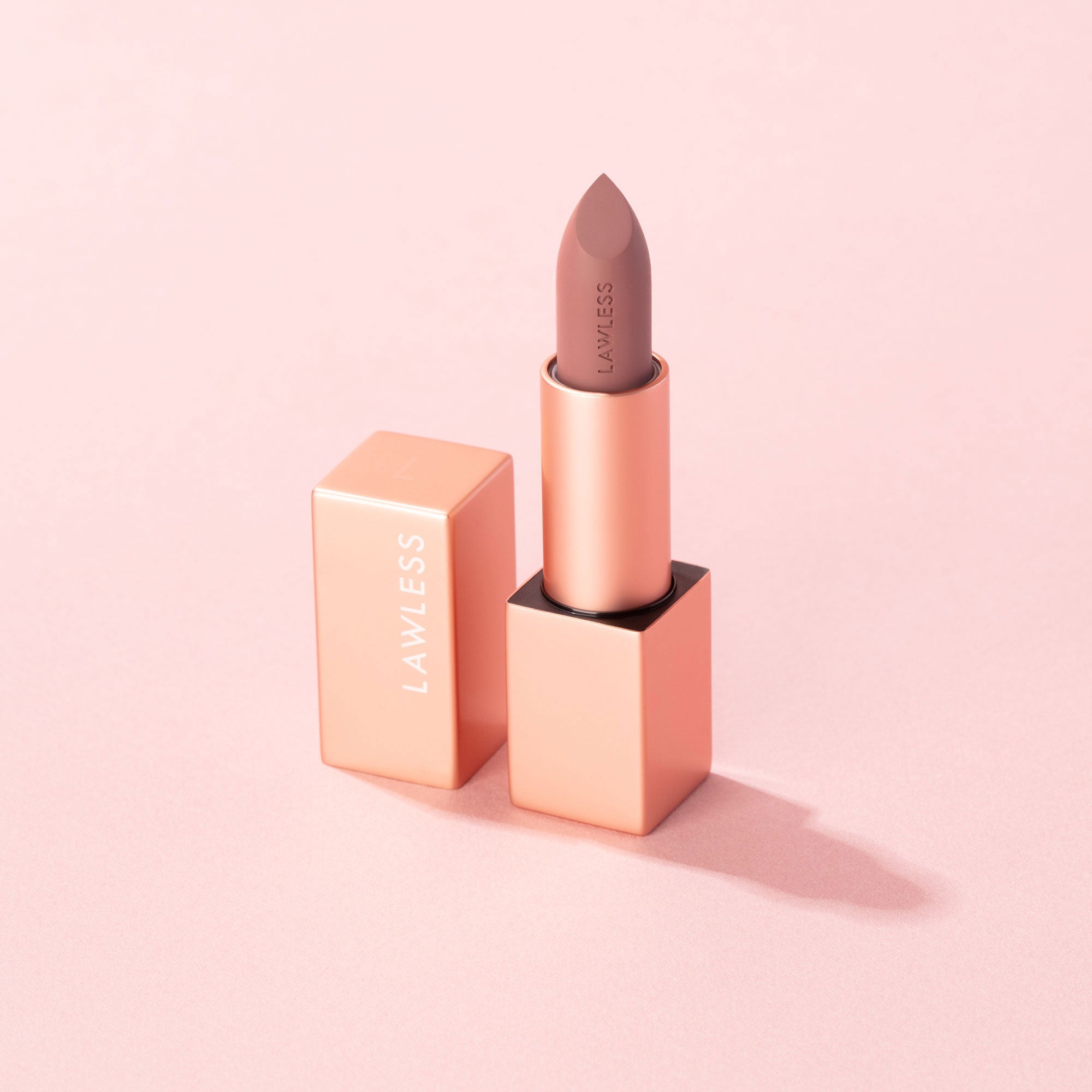 Lawless Forget The Filler Lip-Plumping Line-Smoothing Satin Cream Lipstick - satynowa pomadka powiększająca usta z peptydami 3.7 ml