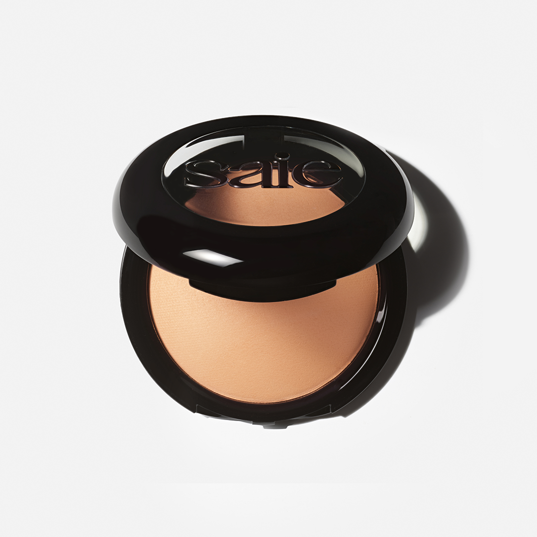 Saie Slip Tint Undetectable Baked Setting Powder - rozświetlający puder utrwalający do ciemnej karnacji 7 g