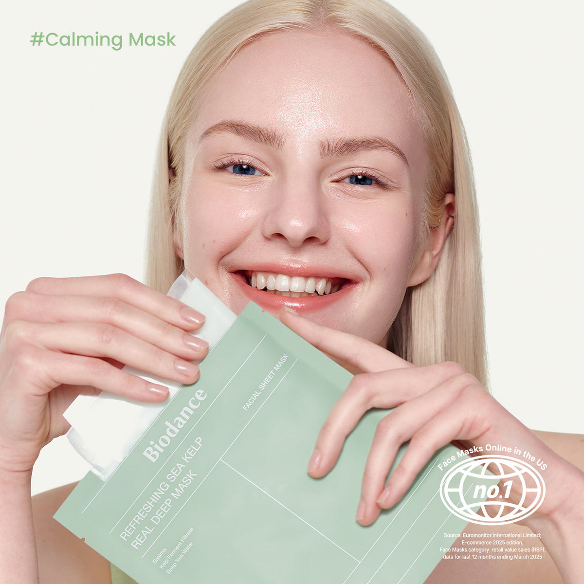 Biodance Refreshing Sea Kelp Real Deep Mask - modelka z saszetką maski | Ellemania