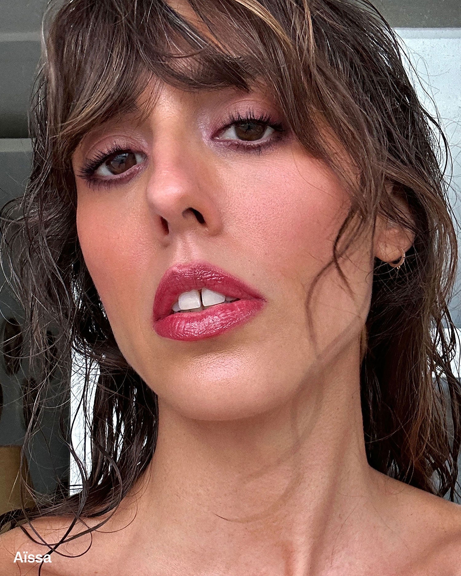Violette_FR Bisou Jelly Sheer Shine Lipstick - nawilżająca szminka z żelową warstwą i witaminą E 2.5 g