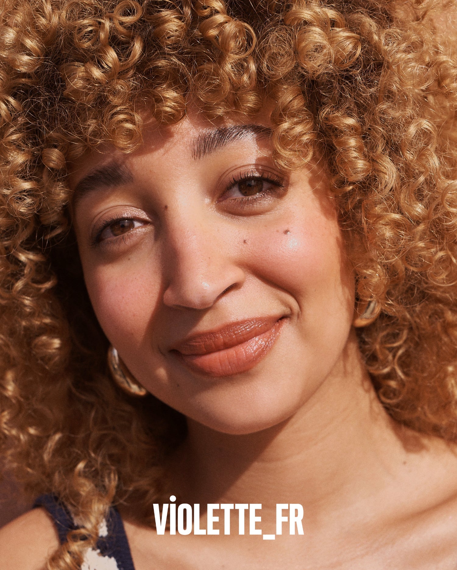 Violette_FR Bisou Jelly Sheer Shine Lipstick - nawilżająca szminka z żelową warstwą i witaminą E 2.5 g