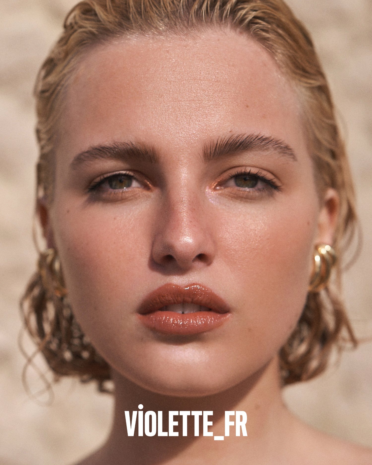 Violette_FR Bisou Jelly Sheer Shine Lipstick - nawilżająca szminka z żelową warstwą i witaminą E 2.5 g