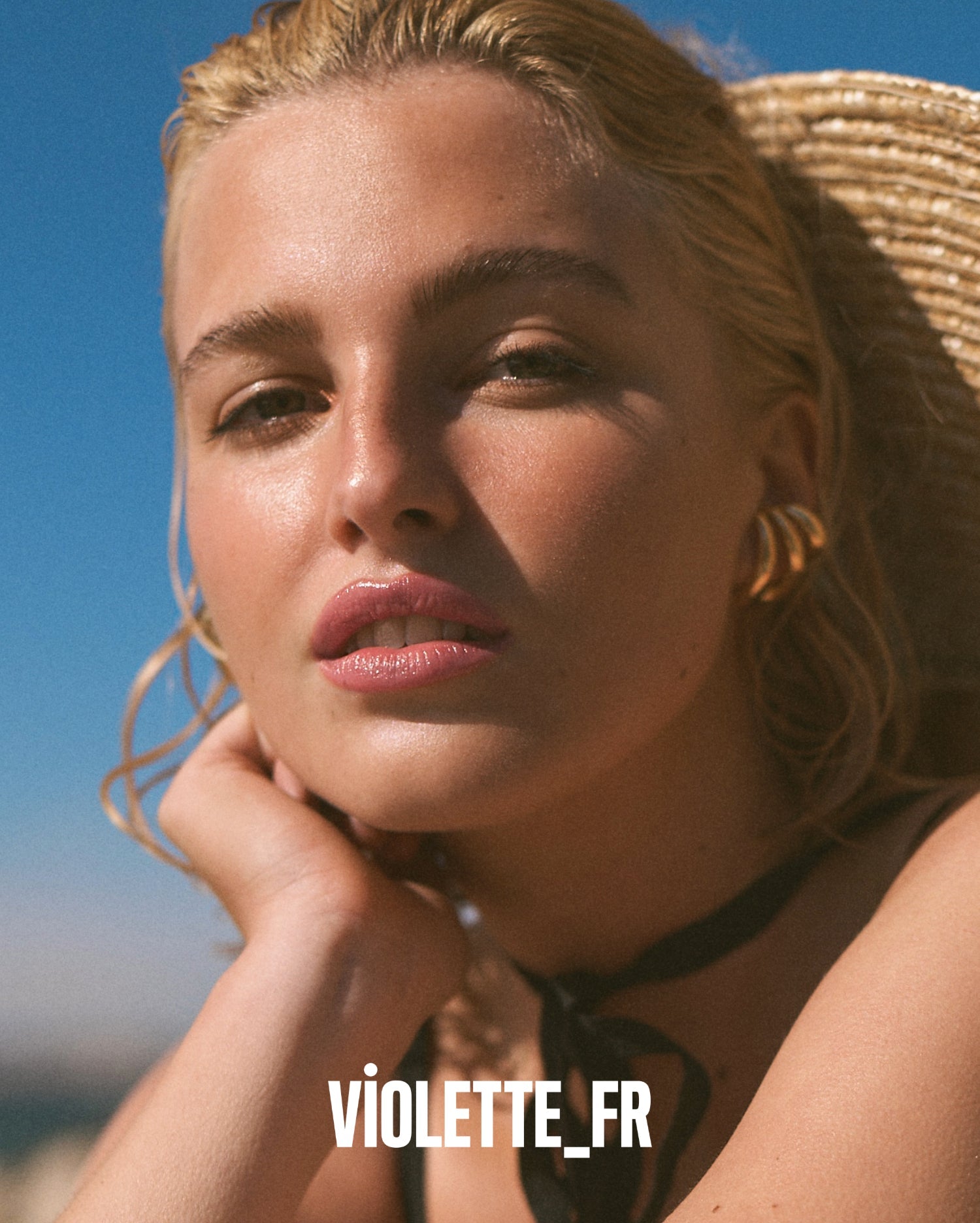 Violette_FR Bisou Jelly Sheer Shine Lipstick - nawilżająca szminka z żelową warstwą i witaminą E 2.5 g