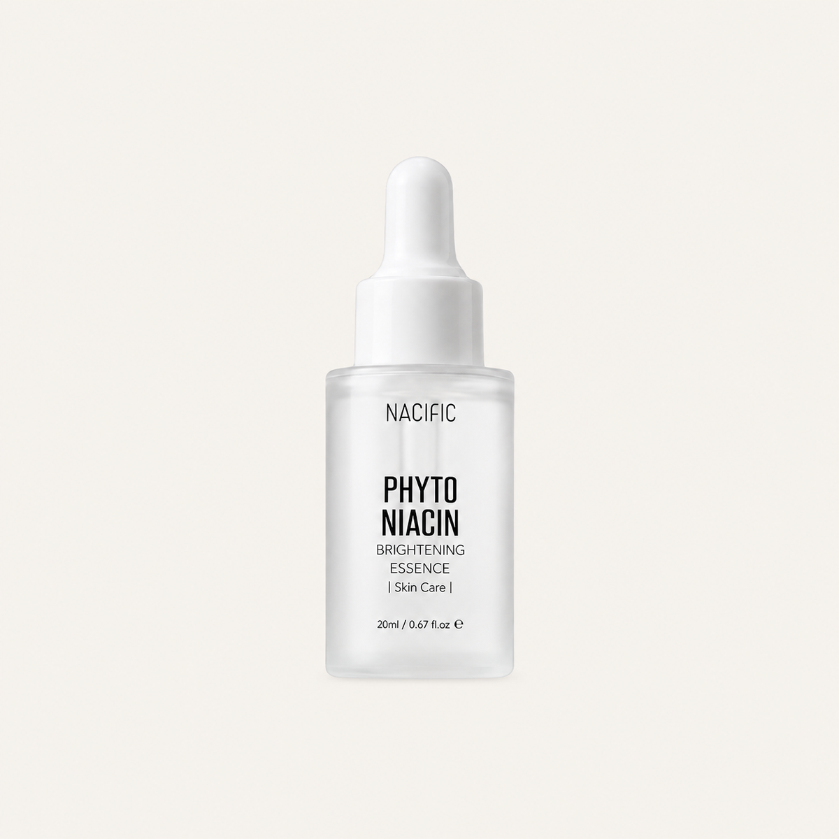 NACIFIC Phyto Niacin Brightening Essence 20 ml - butelka z białą pipetą, widok z przodu na beżowym tle z szerszym marginesem | Ellemania
