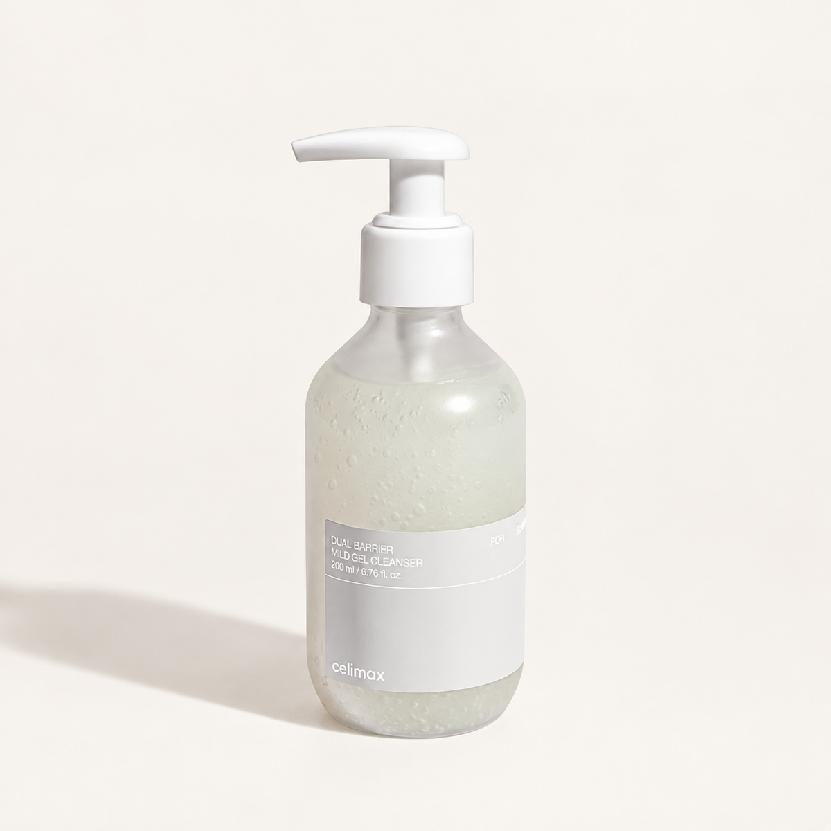 Celimax Dual Barrier Mild Gel Cleanser - butelka z pompką i żelem w środku, widok z przodu z cieniem | Ellemania
