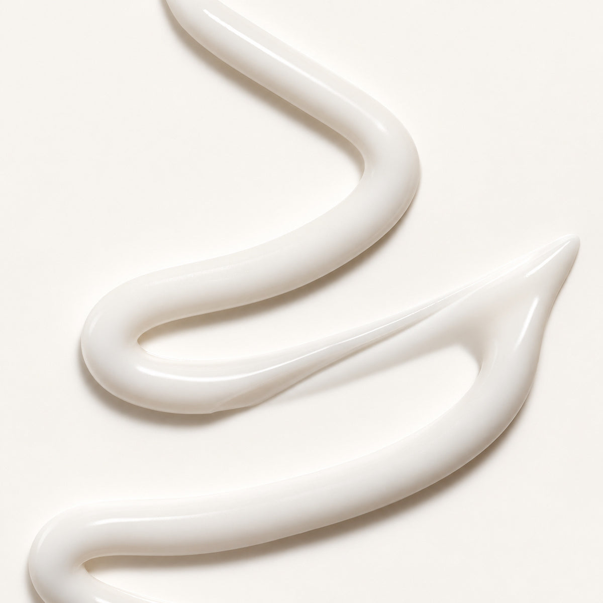 Cyklar Vanilla Verve Nutrient-Rich Body Cream 236 ml - biała kremowa tekstura na jasnym tle | Ellemania