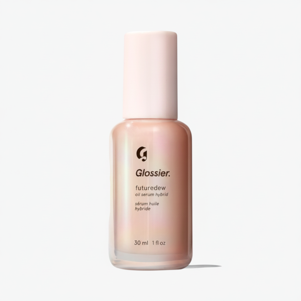 Glossier Futuredew Oil Serum Hybrid 30 ml - brzoskwiniowo-perłowa butelka z jasnoróżową nakrętką i napisem futuredew oil serum hybrid, jasne tło | Ellemania