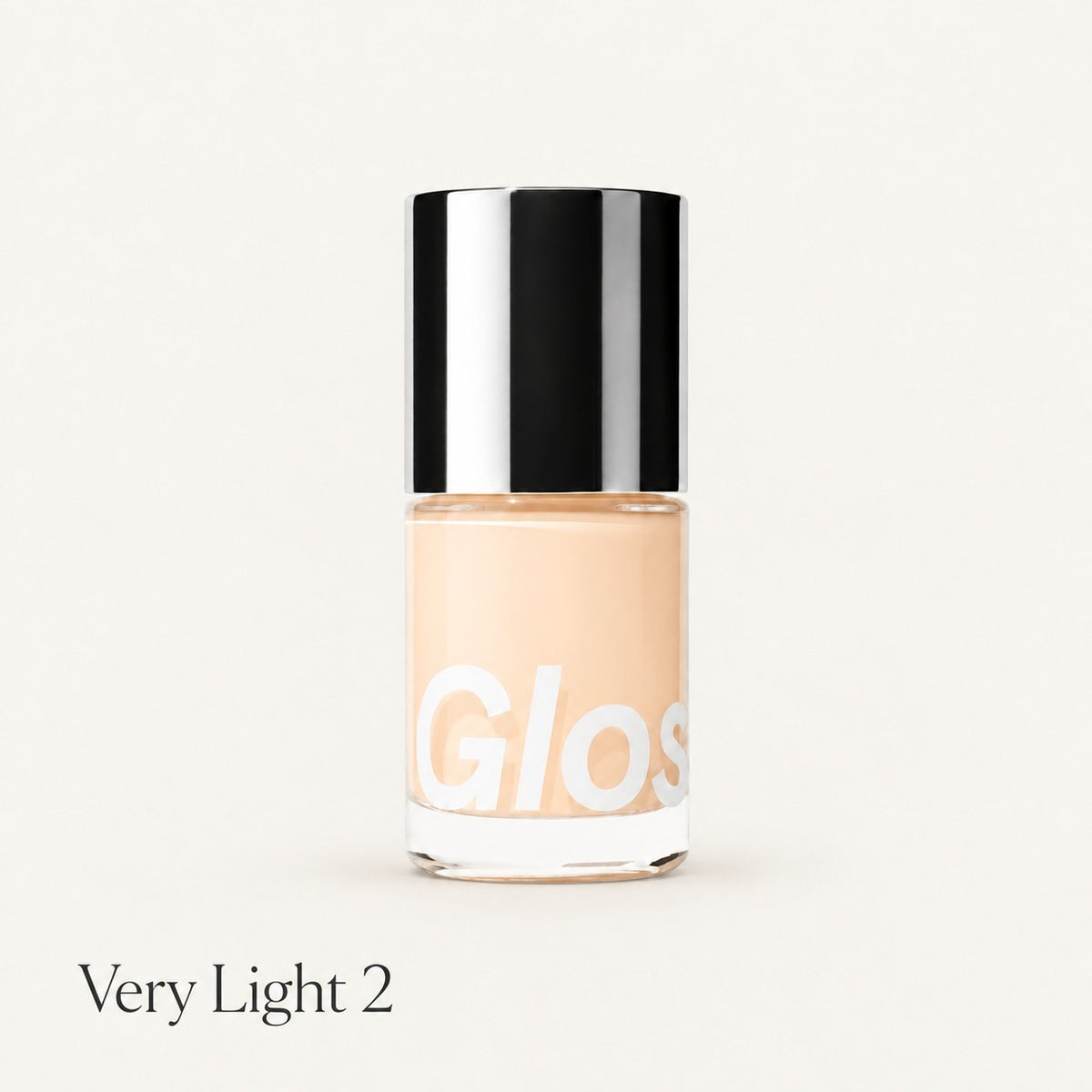 Glossier Stretch Fluid Foundation - odcień Very Light 2, szklana butelka z chromową nakrętką na jasnym tle | Ellemania