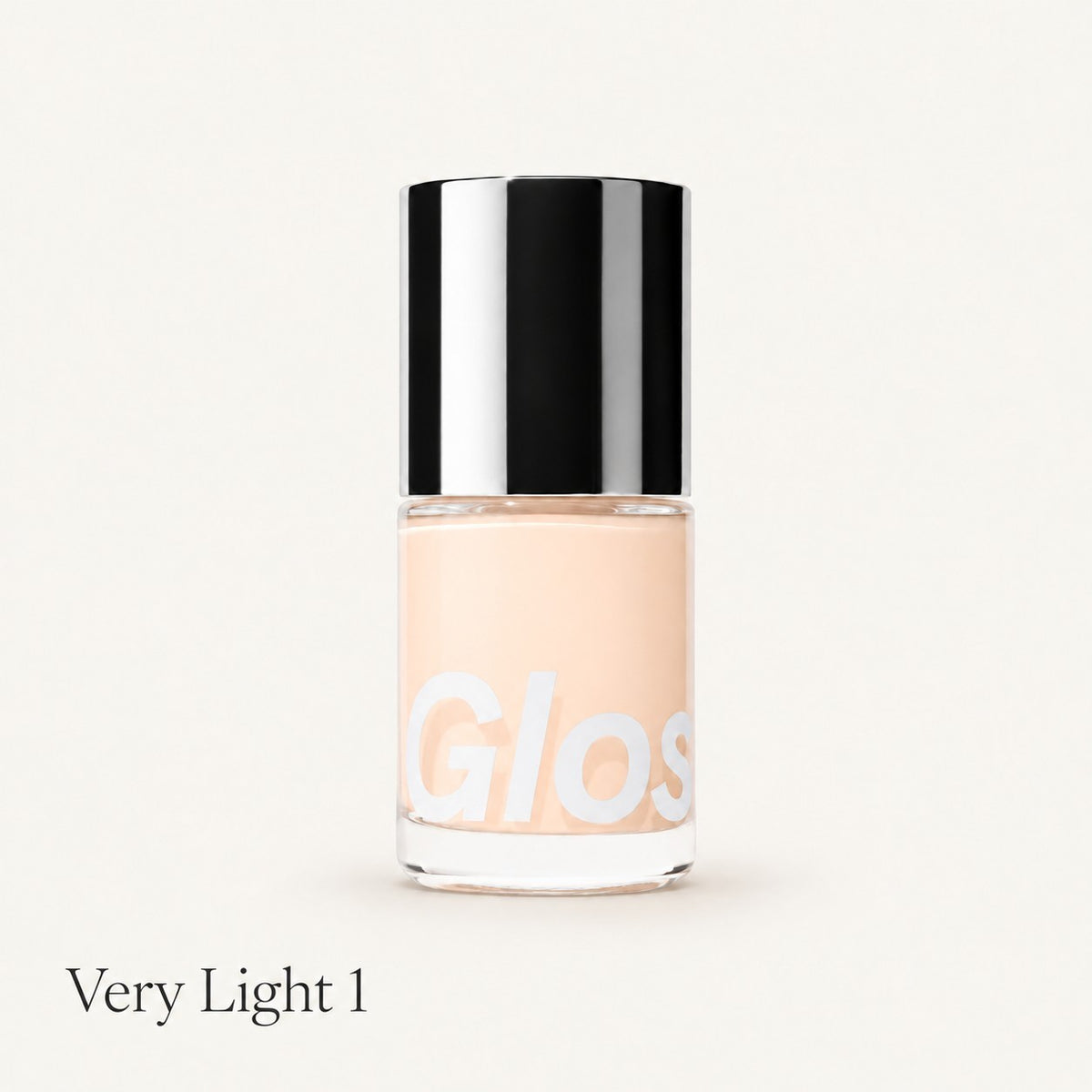 Glossier Stretch Fluid Foundation - odcień Very Light 1, szklana butelka z chromową nakrętką na jasnym tle | Ellemania