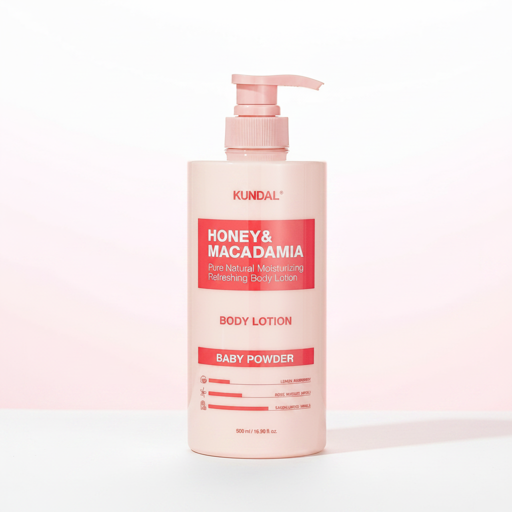 ellemania Kundal Honey & Macadamia odświeżający balsam do ciała o zapachu pudru dla niemowląt w różowej butelce z pompką