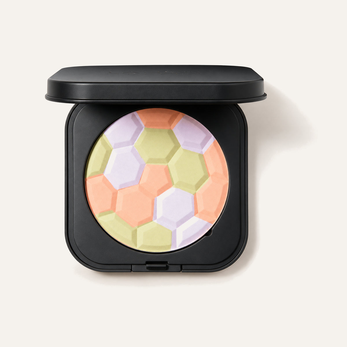 Laura Geller Filter Finish Neutralizing Setting Powder, open black compact with three-colour powder | Ellemania
