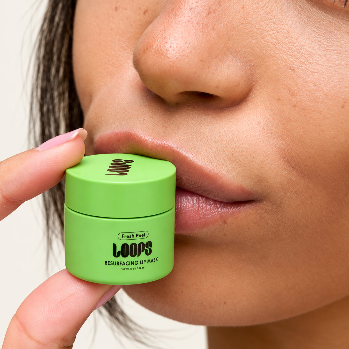 Loops Fresh Peel Mini Lip Mask złuszczająca maska do ust 6 g, słoiczek trzymany przy ustach | Ellemania
