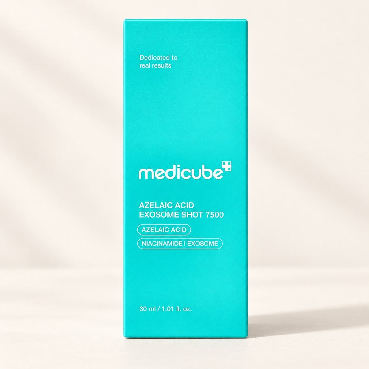 Medicube Azelaic Acid Exosome Shot 7500 - przód turkusowego pudełka 30 ml | Ellemania