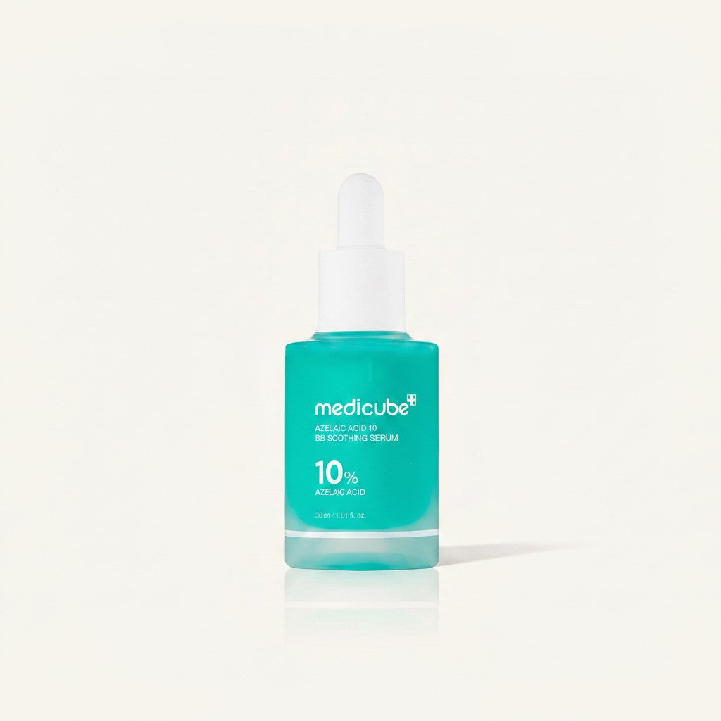 Serum Medicube Azelaic Acid 16 BB w turkusowej szklanej butelce z zakraplaczem od ellemania