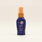 Odżywka bez spłukiwania ellemania It's A 10 Miracle Deep Conditioner Plus Keratin w niebieskiej butelce z atomizerem