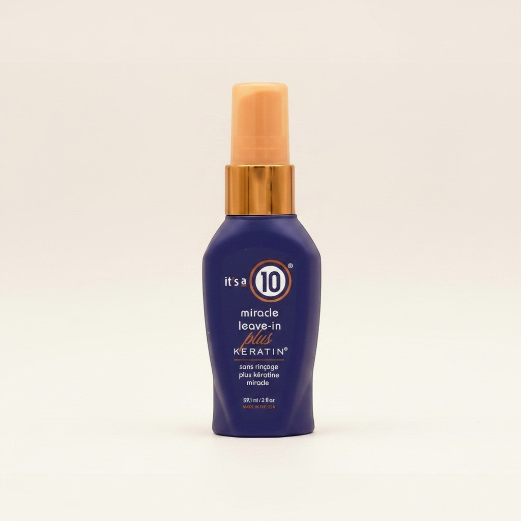 Odżywka bez spłukiwania ellemania It's A 10 Miracle Deep Conditioner Plus Keratin w niebieskiej butelce z atomizerem