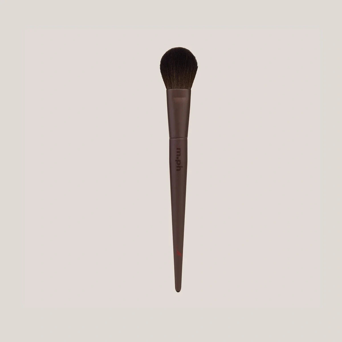 m.ph by Mary Phillips The Cream Blush Brush, pędzel z ciemnobrązowym włosiem i rączką | Ellemania
