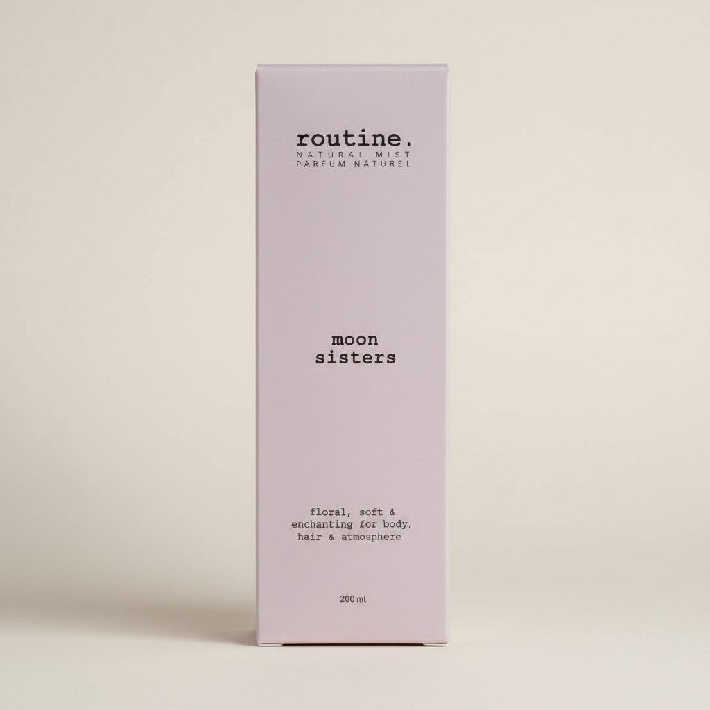 Opakowanie mgiełki Routine Natural Beauty Moon Sisters w kolorze jasnego różu do ciała, włosów i wnętrz.
