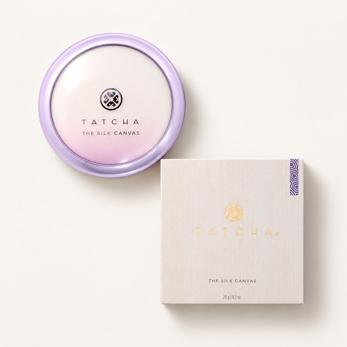 Tatcha The Silk Canvas Primer 20 g, okrągłe opakowanie z przodu obok pudełka | Ellemania