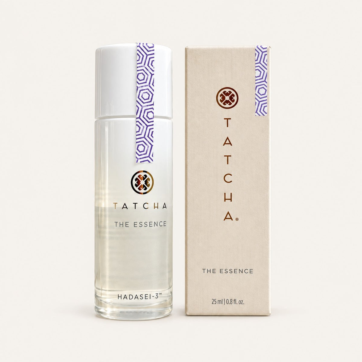 Tatcha The Essence 25 ml, butelka z białą nakrętką i pudełko z przodu | Ellemania