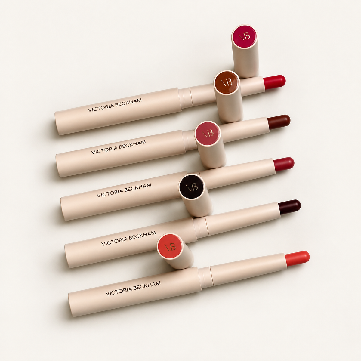 Victoria Beckham Beauty Blush Stylus - pięć sztyftów ułożonych ukośnie, z nasadkami w pięciu kolorach | Ellemania