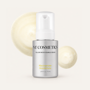 VT Cosmetics Niacinamide Glutathione Yellow Micro Bubble Serum 70 ml, srebrna butelka z pompką na tle żółtej pianki | Ellemania