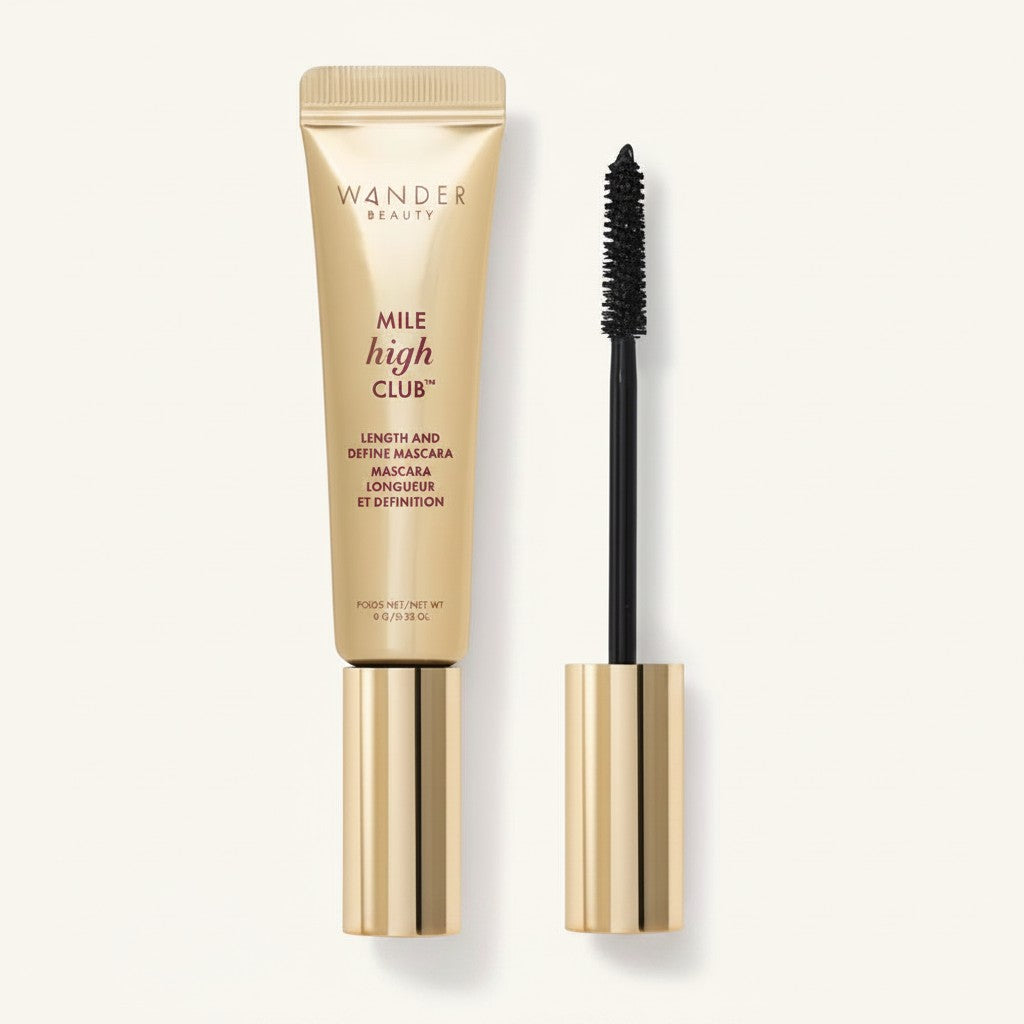 Tusz do rzęs Wander Beauty Mile High Club w odcieniu Soft Brown w eleganckim złotym opakowaniu ze szczoteczką