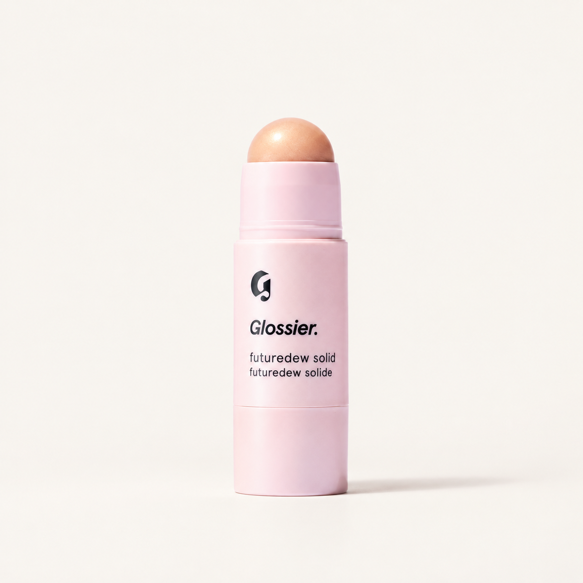 Glossier Futuredew Solid - różowy sztyft z kopułką w brzoskwiniowym odcieniu i napisem futuredew solid na jasnym tle | Ellemania