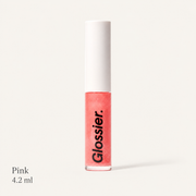 Glossier Lip Gloss Pink Rose - błyszczyk do ust w przezroczystej tubce z koralowo-różową formułą, białą nakrętką i czarnym napisem Glossier, podpis Pink 4.2 ml, na jasnym tle | Ellemania