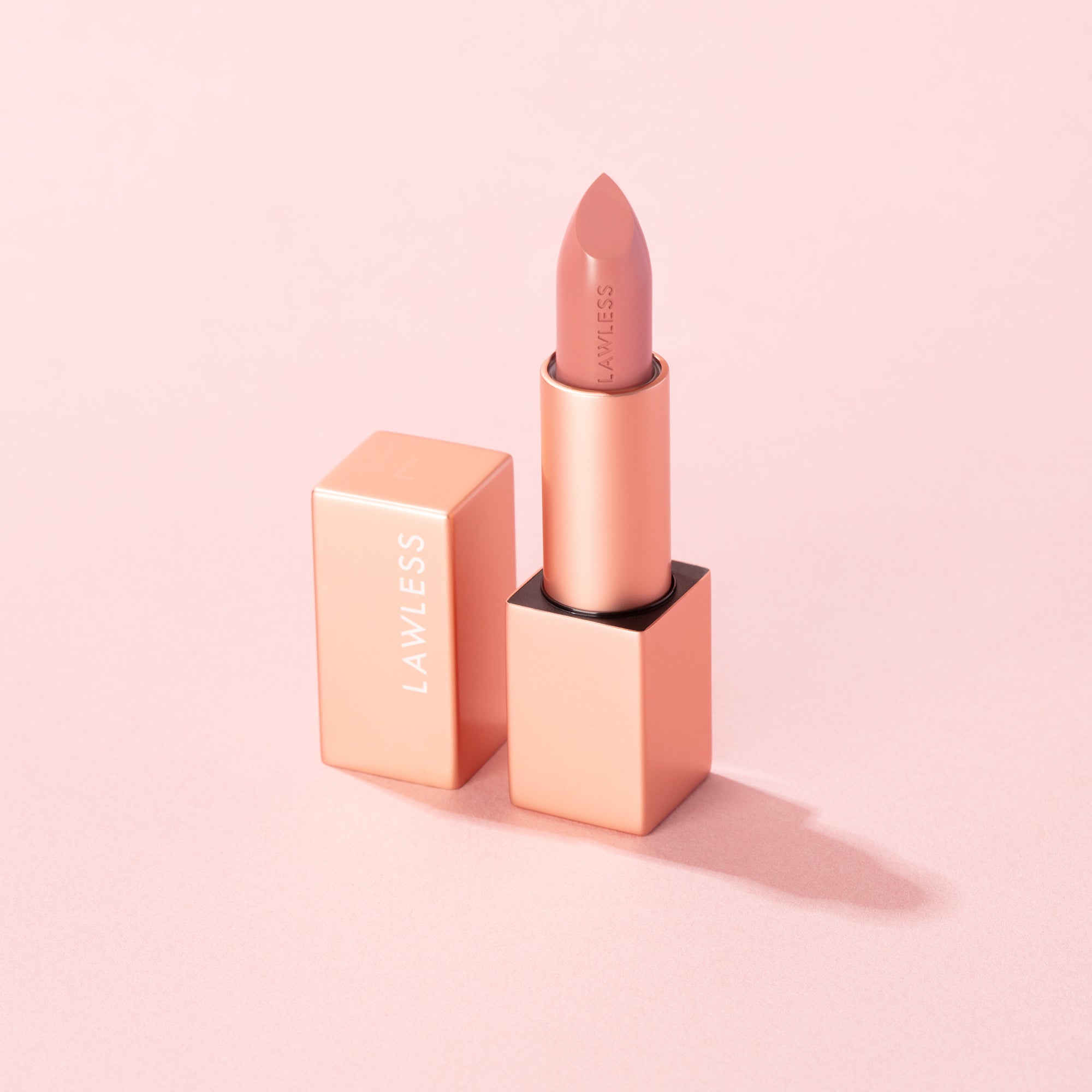 Lawless Forget The Filler Lip-Plumping Line-Smoothing Satin Cream Lipstick - satynowa pomadka powiększająca usta z peptydami 3.7 ml