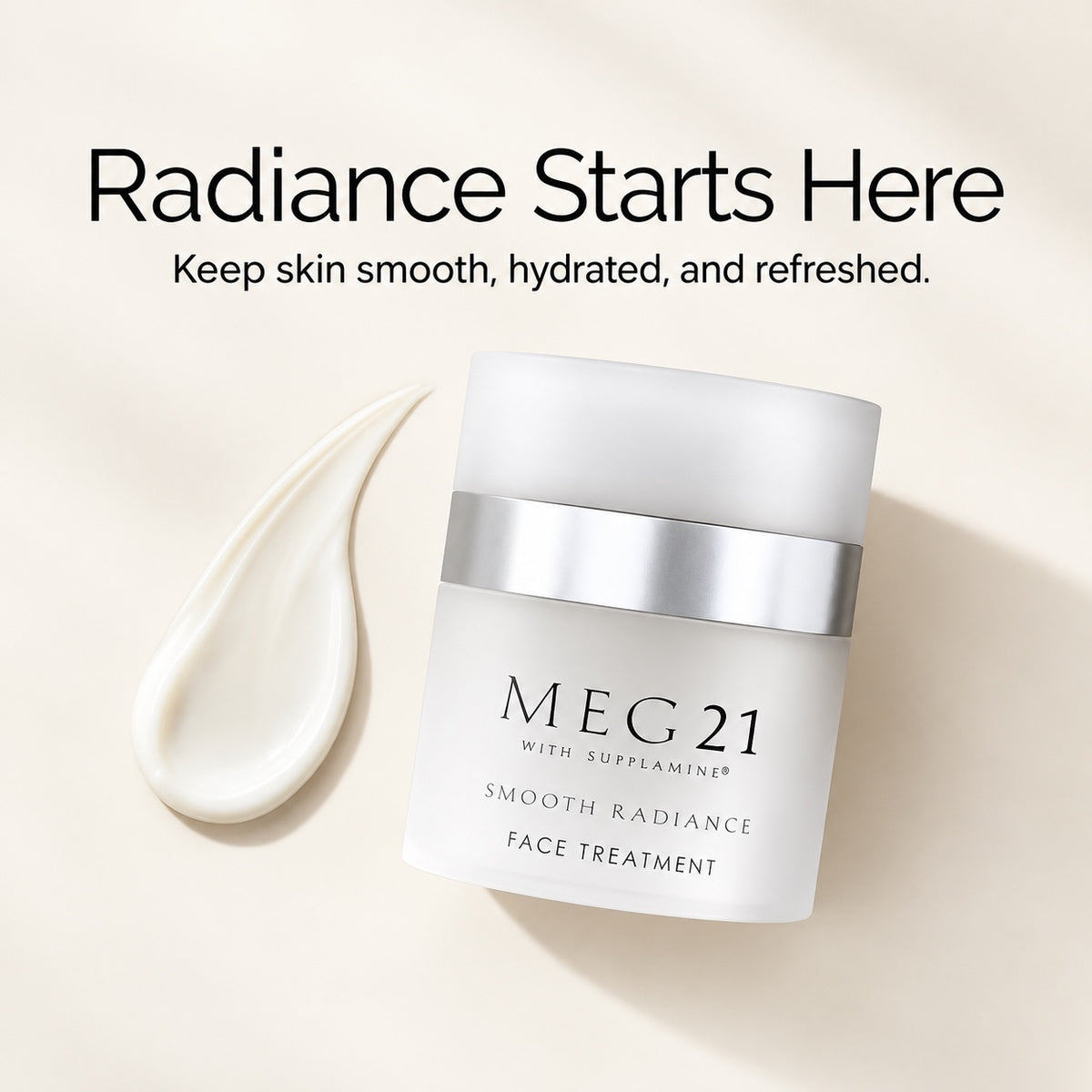 Meg 21 Supplamine Smooth Radiance Face Treatment 50 g - słoik od góry i smuga białego kremu na jasnym tle | Ellemania