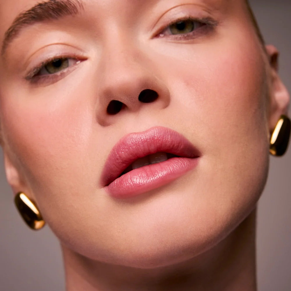 m.ph by Mary Phillips Lip Ciggy Sheer Lipstick Balm - nawilżający balsam-pomadka z kwasem hialuronowym i skwalanem 0,9 g