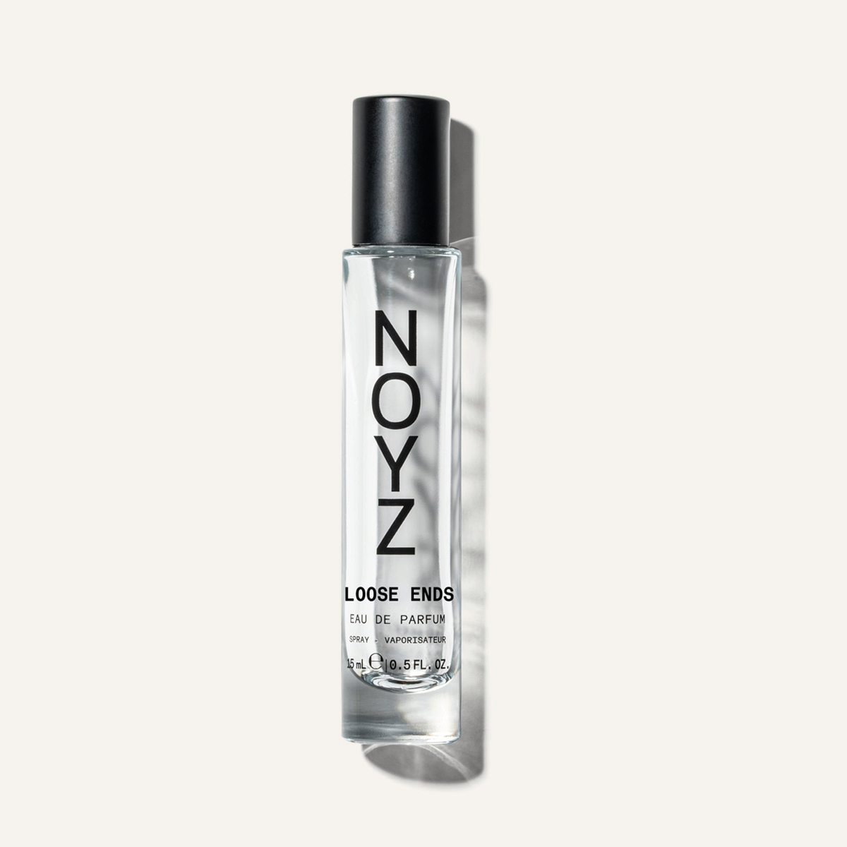NOYZ Loose Ends Eau de Parfum - smukły szklany flakon 15 ml z czarną nakrętką i pionowym napisem NOYZ | Ellemania