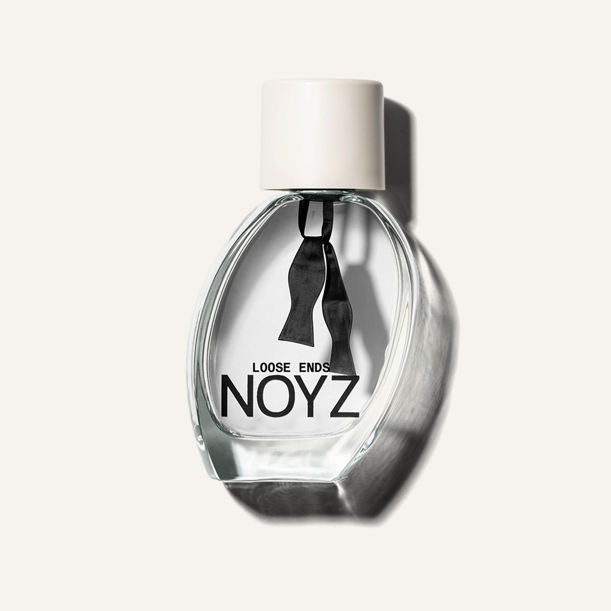 NOYZ Loose Ends Eau de Parfum - owalny szklany flakon 50 ml z kremową nakrętką i czarną muszką w środku | Ellemania