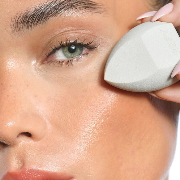 REFY Beauty Sponge - spiczasty czubek i płaski tył gąbki do makijażu | Ellemania