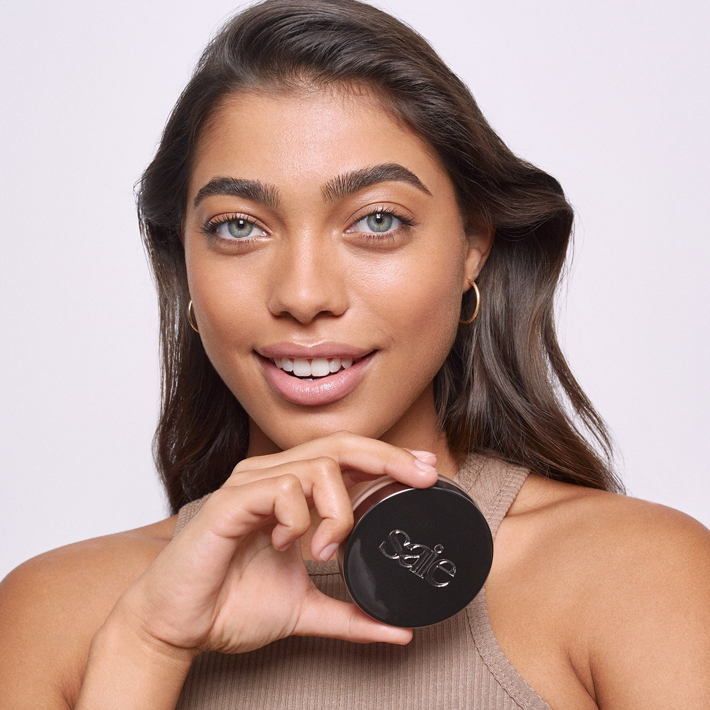 Saie Airset Radiant Loose Setting Powder - sypki puder utrwalający z rozświetlającym efektem 4 g